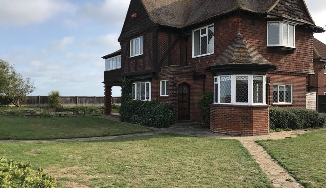 Beautiful period detached house directly overlooking golden sandy beach