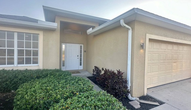 Beautiful Pet friendly 4BR Property W/Large fenced Backyard Centrally Located
