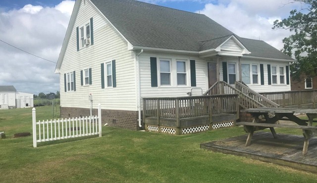 Beautiful pet friendly lodge in a quaint fishing village and sleeps 16