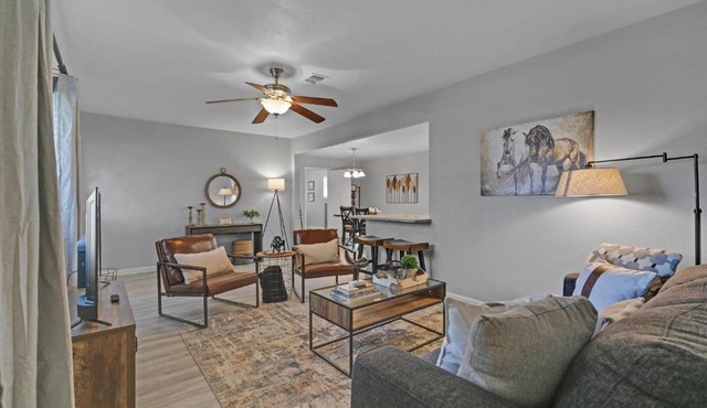 Beautiful Pet Friendly Home In Central Location! home