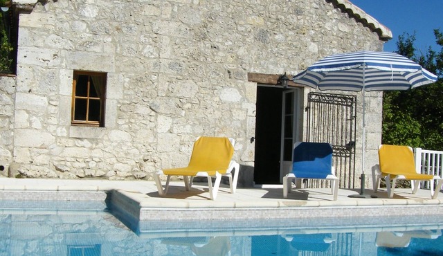 Beautiful Pigeonnier, in very quiet and marvellous property