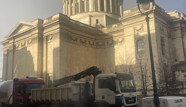 Beautiful place with a beautiful barn and a beautiful garden