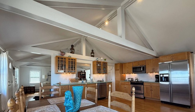 Beautiful Plum Island Getaway - right across the street from the beach