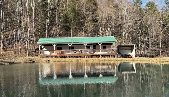 Beautiful Pond Retreat & Mountain Hiking!