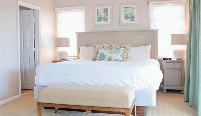 Beautiful Pool Access and In-Room Kitchen Make this the Perfect Island Getaway!