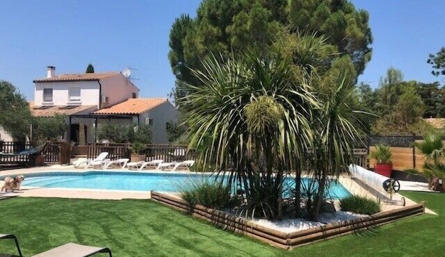 BEAUTIFUL POOL LARGE GARDEN IN PEACE NEAR CITY CARCASSONNE