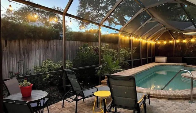 Beautiful Pool Home, 6 Min. to Beaches, Sleeps 8, Great for Families!