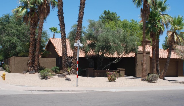 Beautiful Pool Home Close To Area Sites, Shopping, Hospitals, And Golf