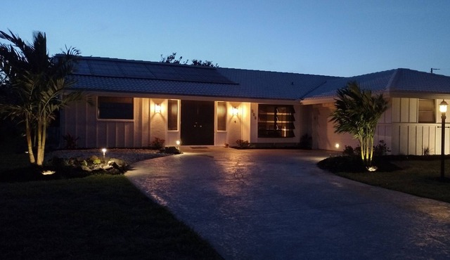 Beautiful Pool Home in Nokomis just 1 mile from the beach!!