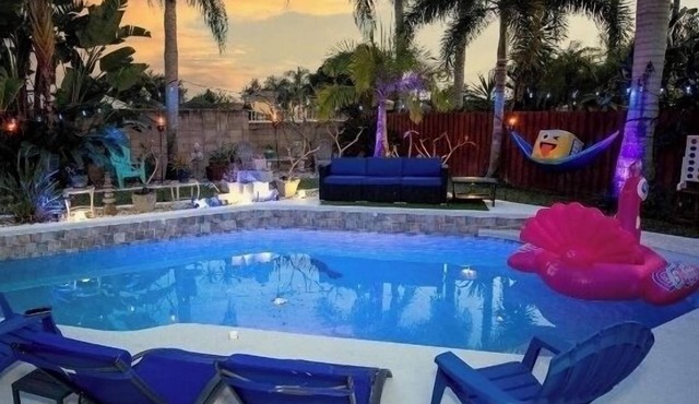 Beautiful Pool Home & SPA -w/Private Movie Theater!Your Home Away from Home