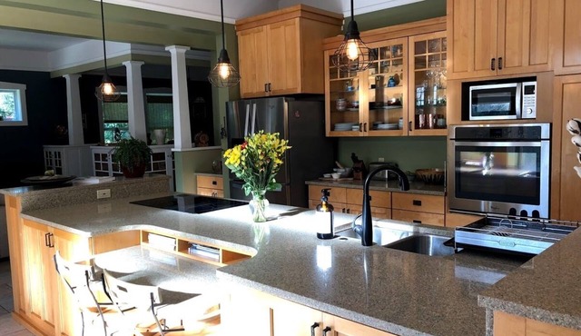 Beautiful pool/hot tub home between Disney & Busch Gardens!