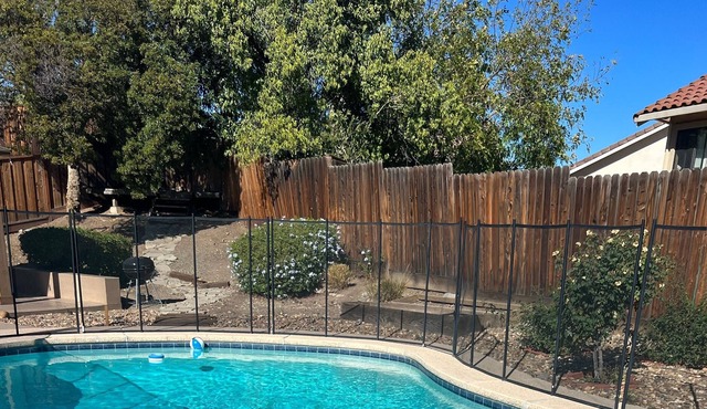 Beautiful Pool House W/3 bedroom