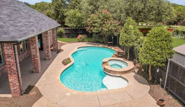 Beautiful pool/SPA, Games, Movie Room and more