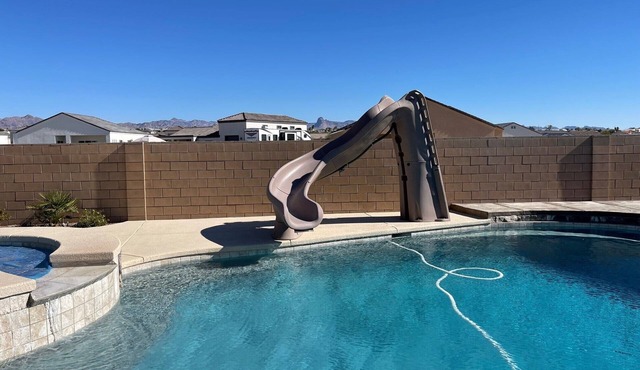 Beautiful Pool/Spa/Slide home w/AMAZING outdoor space & gorgeous desert VIEWS