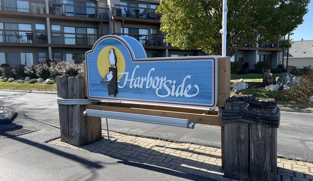 Beautiful Port Clinton Condo with Lake View! Short Walk to the Jet Express!