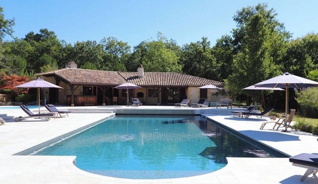 Beautiful private 3-bedroom villa with swimming pool and tennis court