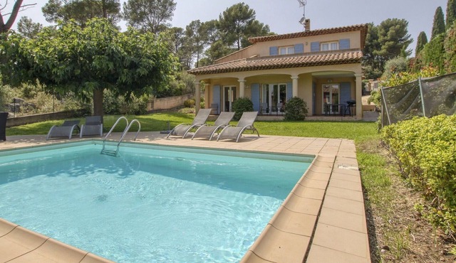 Beautiful private villa for 6 guests with WIFI, private pool, A/C, TV, terrace and parking