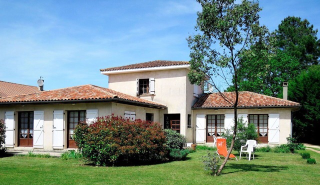 Beautiful private villa for 6 guests with WIFI, private pool, TV and terrace
