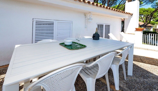 Beautiful private villa for 8 people with WIFI and TV