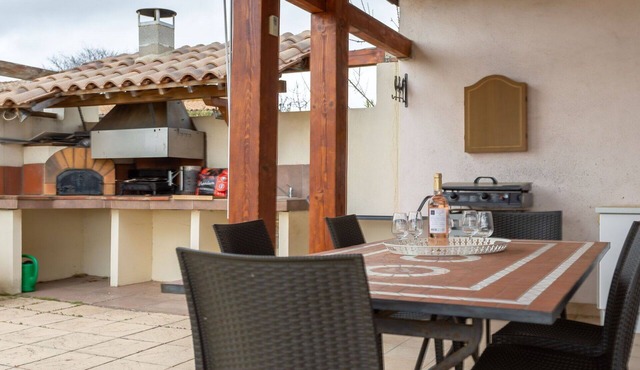 Beautiful private villa for 8 guests with WIFI, A/C, private pool, TV and terrace