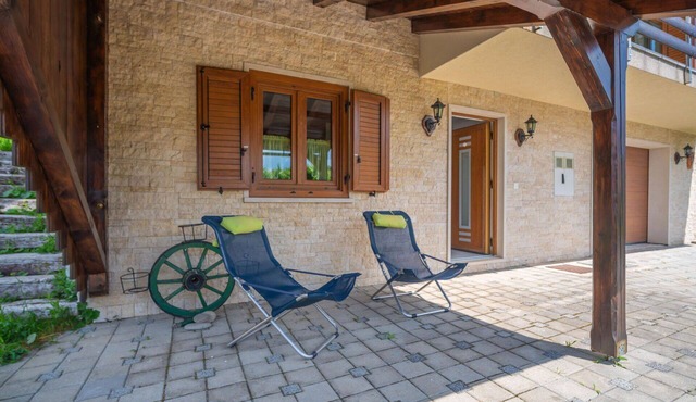 Beautiful private villa for 4 people with WIFI, TV, balcony, pets allowed and panoramic view