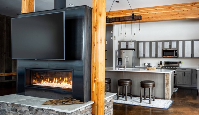 Beautiful, private, perfectly located home for sleeping 16 guests comfortably!