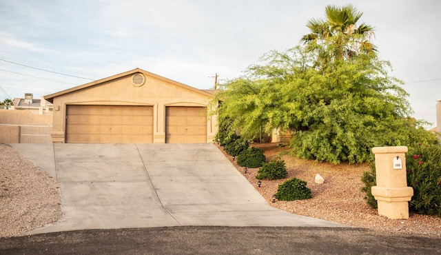 Beautiful Private Pool, Relaxing Quiet Neighbourhood, Perfect Lake Havasu House