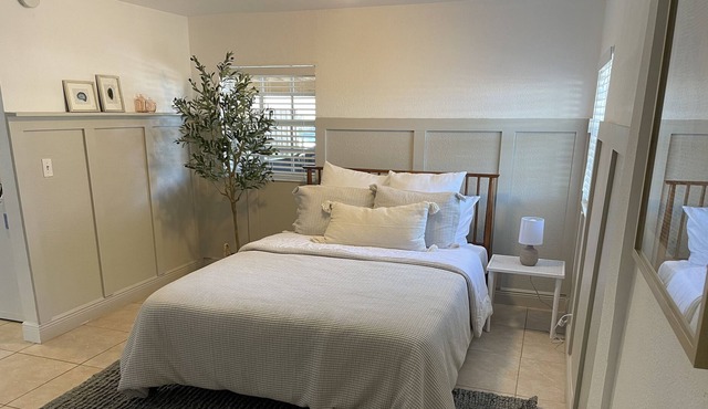 Beautiful Private Costal Cottage -10 minutes from prestigious beaches & downtown