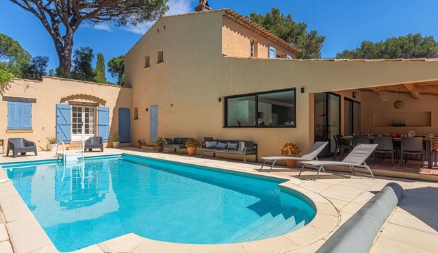 Beautiful private villa for 10 people with WIFI, private pool, TV and terrace