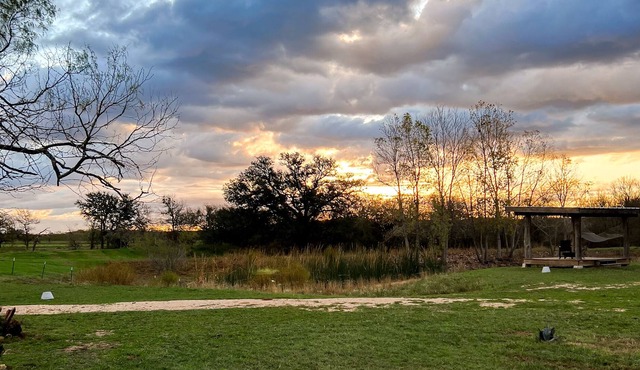 Beautiful & Private 11 Acre Ranch - Close to BBQ capital Lockhart, Austin