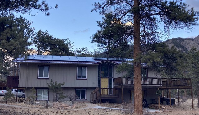 Beautiful private ADU w/views and 5min from downtown Estes