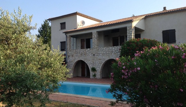 Beautiful private and quiet property, 2 apartments, large pool