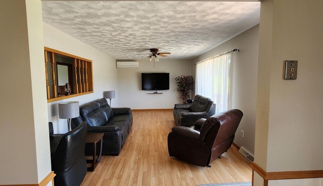 Beautiful Private Country Farm Setting, Clean 6 Min 5 Km to Cavendish Area