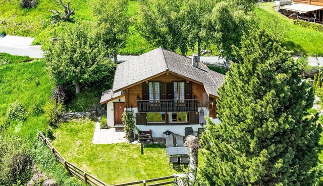 Beautiful private villa for 6 people with WIFI, TV, balcony and pets allowed