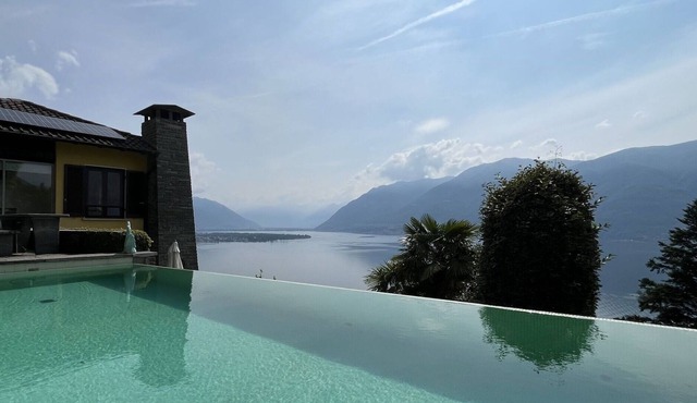 Beautiful private villa for 6 guests with WIFI, private pool, TV, patio, panoramic view and park...