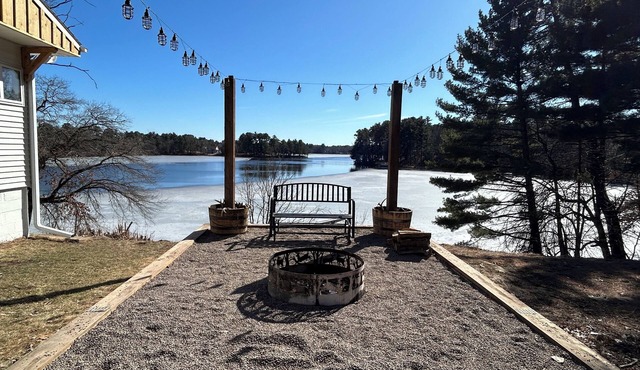 Beautiful private cottage with amazing views of Tainter Lake in Menomonie