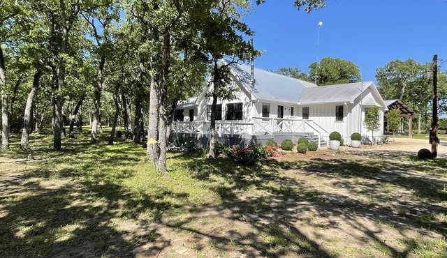 Beautiful Private Country Home on 23 acres. Sleeps 9. Pond, dock, hiking trails.