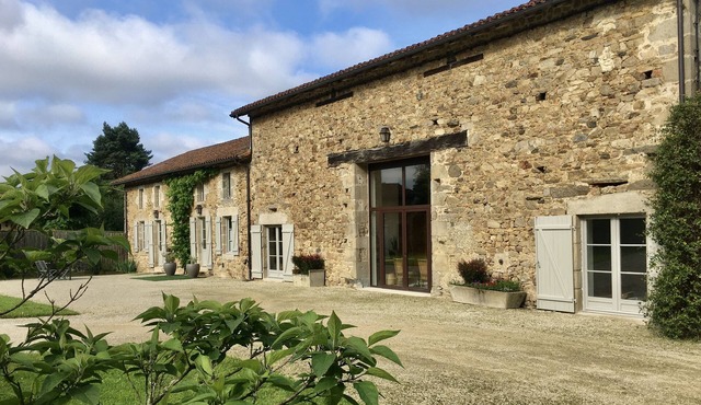 Beautiful private estate, with heated swimming pool, in a charming location