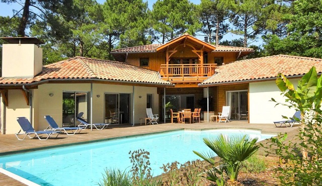 Beautiful private villa for 8 guests with WIFI, private pool, TV, terrace and parking