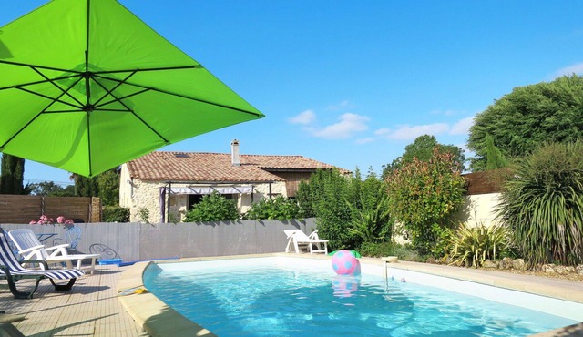 Beautiful private villa for 5 people with WIFI, pool, TV and terrace