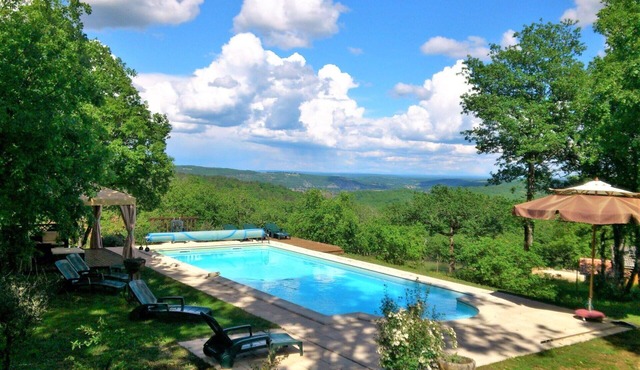 Beautiful private villa with A/C, private pool, WIFI, TV, patio, pets allowed and panoramic view