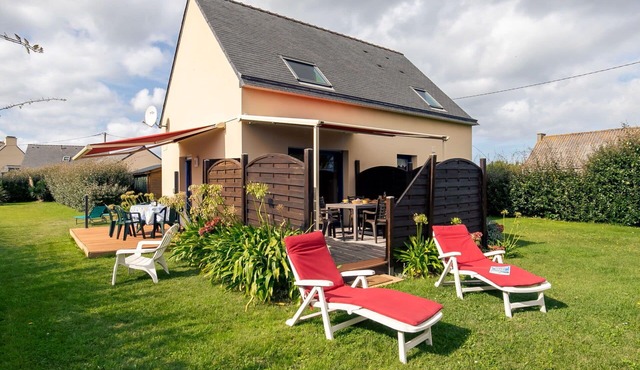 Beautiful private villa for 6 guests with WIFI, TV and terrace