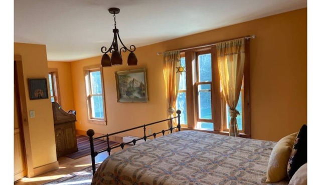 Beautiful Private home on 75 acres 5 min from rt 2