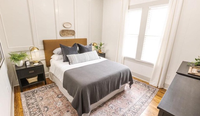 Beautiful Private Home Downtown - 1BR 1Bath