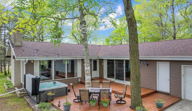 Beautiful private home hidden in the woods. Can sleep 11 guests