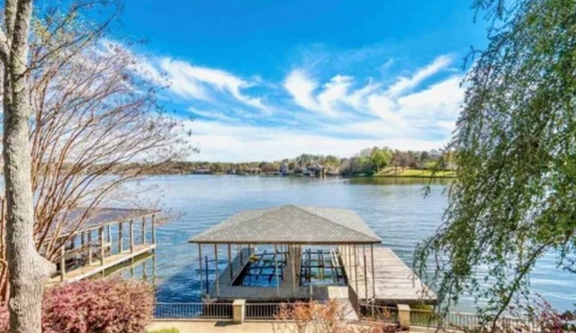 Beautiful, Private Lake House with Double Dock