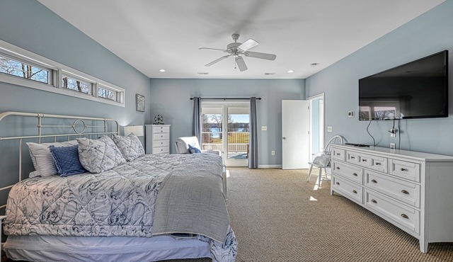 Beautiful Private Lakefront Property with Amenities & Activities Galore!