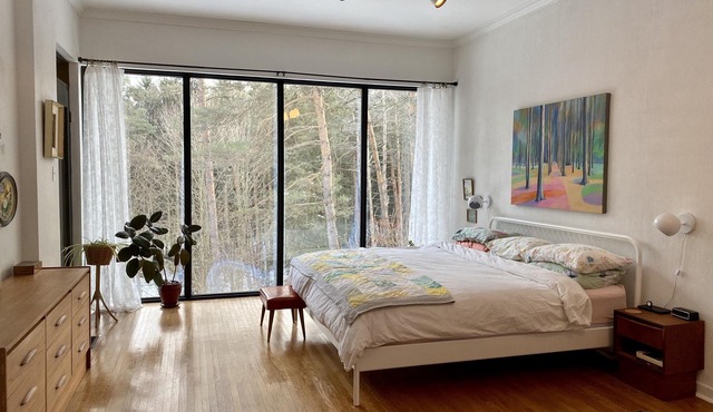 Beautiful & Private Mid Century Modern Country-House on 10 Acres near Caledon!