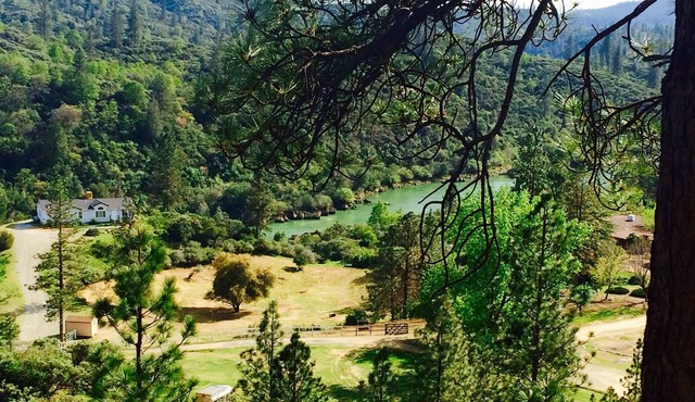 Beautiful private ranch, near Shasta Lake and next to Sacramento River sleeps 42