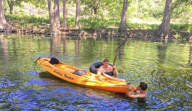 Beautiful Private River, Pool Table, Games, Lush Lawn, Pet OK, Kayak Heaven!